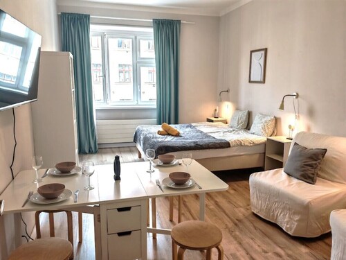 Clean apartment easy location