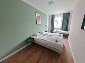 2 bedrooms, iron/ironing board, free WiFi, bed sheets