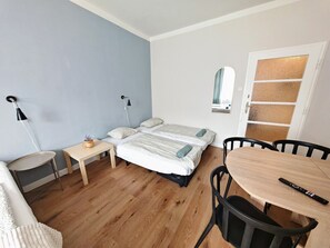 2 bedrooms, iron/ironing board, free WiFi, bed sheets