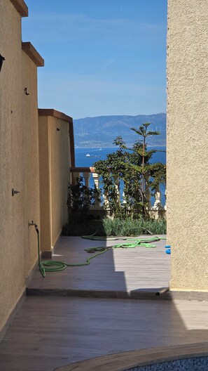 Property grounds - Villa Tangier vispless pool with panoramic sea view  (Tangier)