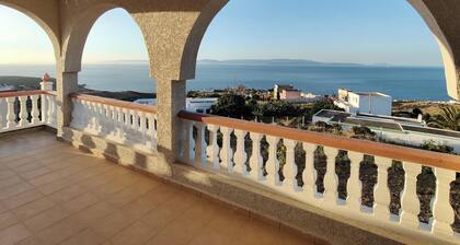 Villa Tangier vispless pool with panoramic sea view