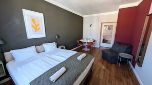 2 bedrooms, iron/ironing board, free WiFi, bed sheets