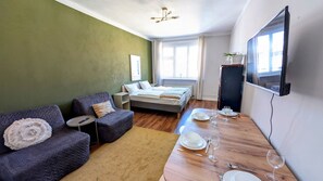2 bedrooms, iron/ironing board, free WiFi, bed sheets - Compact Apartment Sleeps 6 + Great Location (Praha 3)