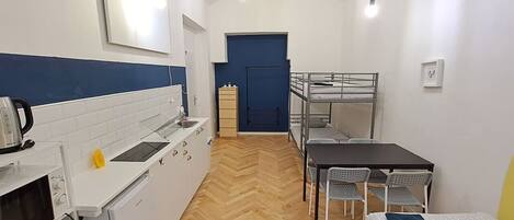 冰箱、微波炉、炉灶、厨具/餐具