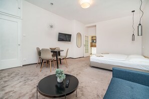 1 bedroom, iron/ironing board, free WiFi, bed sheets - Modern studio with balcony + TV (Praha 3)