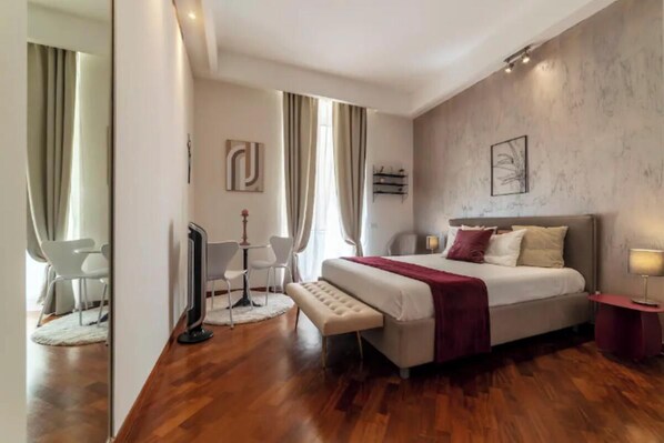 4 camere, una scrivania, ferro/asse da stiro, Wi-Fi gratuito