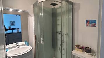 Shower, toilet paper
