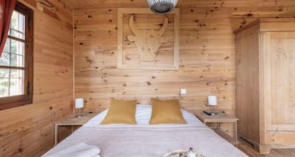 Our Cabane Perchée in the heart of the vineyards