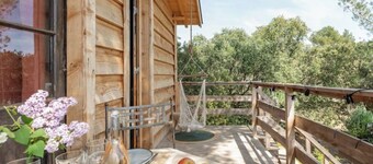 Our Cabane Perchée in the heart of the vineyards