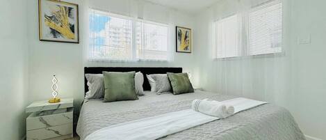 2 Schlafzimmer, Schreibtisch, Bügeleisen/Bügelbrett, Reisekinderbett