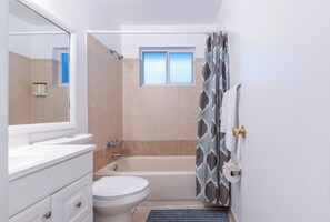 Hårføner, håndklær, såpe og sjampo