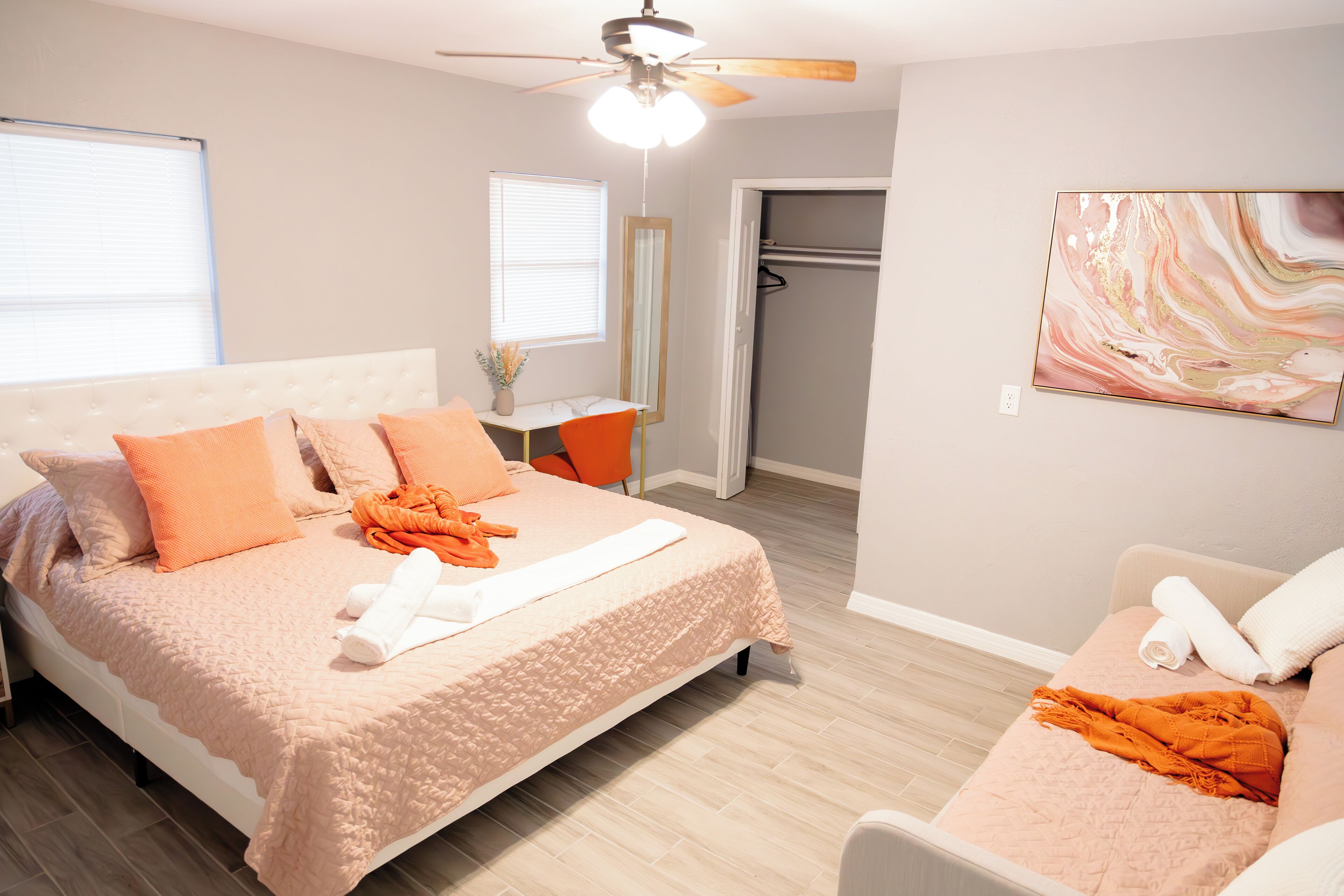 1 Schlafzimmer, Schreibtisch, Bügeleisen/Bügelbrett, Reisekinderbett