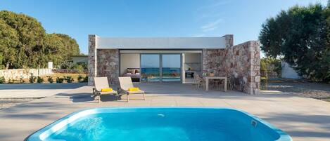 Villa | 1 bedroom, desk, soundproofing