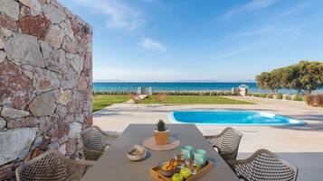 Villa | 1 bedroom, desk, soundproofing