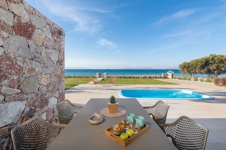 Villa | 1 bedroom, desk, soundproofing