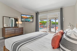 3 bedrooms, iron/ironing board, free WiFi, bed sheets - Buena Vista – Gated Saltwater Pool, Spa, Bocce Court & Mountain Views (Palm Springs)