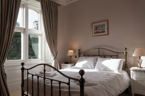 10 bedrooms, iron/ironing board, WiFi, bed sheets