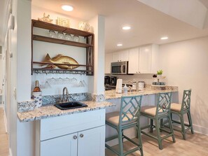 Kjøleskap, mikrobølgeovn, ovn og oppvaskmaskin