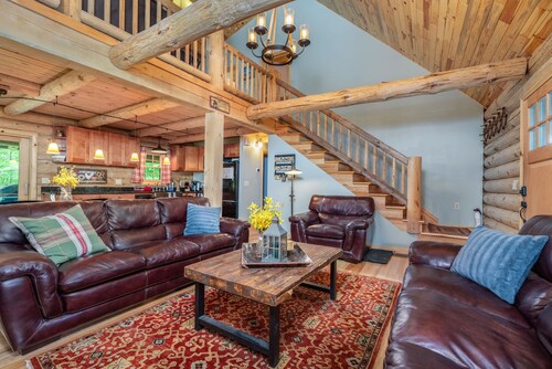 Peaceful 3-BR Cabin Near Stratton & Mount Snow