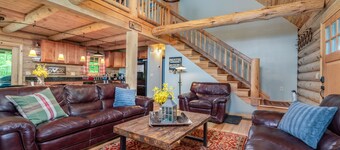 Peaceful 3-BR Cabin 40-Min to Stratton