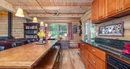 Peaceful 3-BR Cabin 40-Min to Stratton