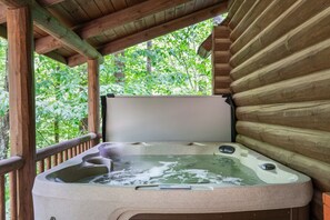 Outdoor spa tub - Peaceful 3-BR Cabin 40-Min to Stratton (Townshend)