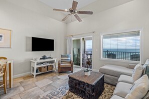 Smart-TV, Tischfußball, Tischtennisplatte