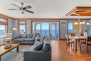 Smart TV - WV24 Kiteboarding Paradise by First Flight Rentals (Waves)