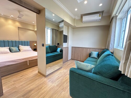 Sunshine A : A Cozy Apartment
Premium Service Apartments, Khar - Bandra