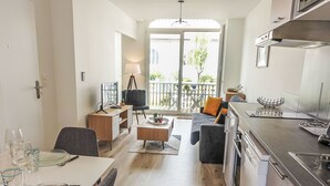 A modern apartment with a dining area, living room, and kitchen. - Cap Océan by Interhome (Capbreton)