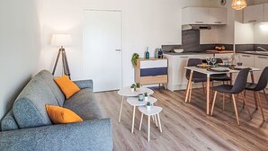 A modern apartment with a living room, dining area, and kitchen. - Cap Océan by Interhome (Capbreton)