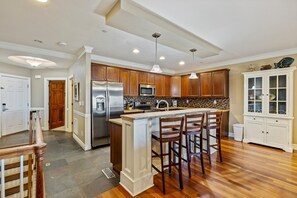 Fridge, microwave, oven, stovetop - CSC3H Rum Runner by First Flight Rentals (Kill Devil Hills)