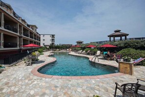 A heated pool - CSC4E High Roller by First Flight Rentals (Kill Devil Hills)
