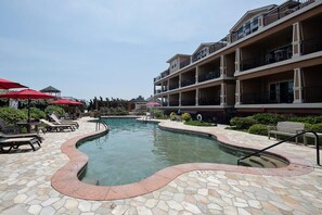 A heated pool - CSC4E High Roller by First Flight Rentals (Kill Devil Hills)