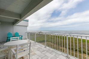 Property grounds - Oceanfront Penthouse Suite - Pool Views Elevator Endless Views (JY422) (Kill Devil Hills)