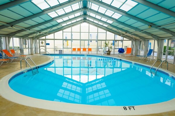 A heated pool - SR-K1 Sea Ranch Resort Oceanfront Condo, Restaurant, Indoor Pool (Kill Devil Hills)