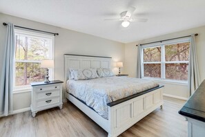2 slaapkamers, een strijkplank/strijkijzer, gratis wifi, beddengoed