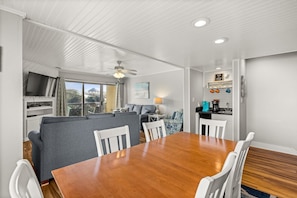 Interior - QB1 Michele's Seashell by First Flight Rentals (Nags Head)