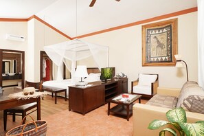 Diamonds Junior Suite with private pool | Minibar, in-room safe, desk, laptop workspace - Diamonds Malindi (Malindi)