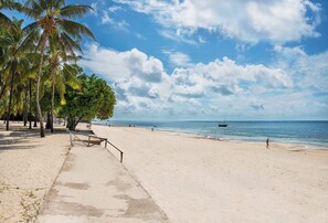 Private beach, sun loungers, beach towels, beach bar