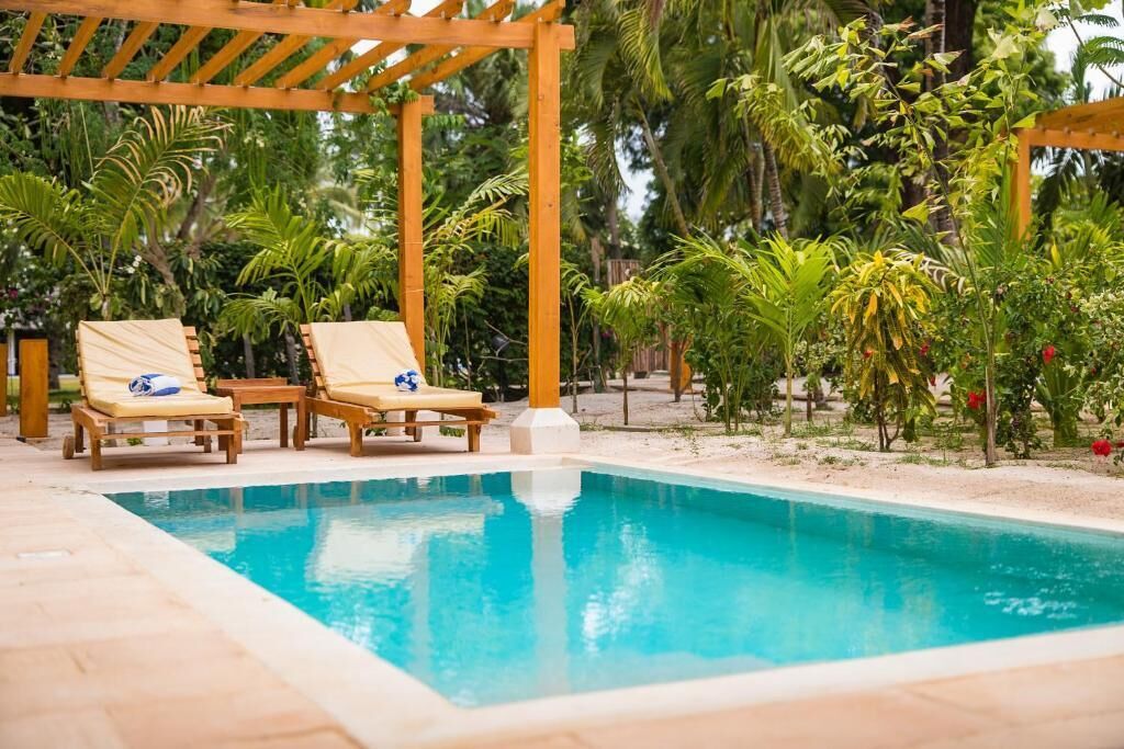 Diamonds Deluxe Suite with private pool | Minibar, in-room safe, desk, laptop workspace