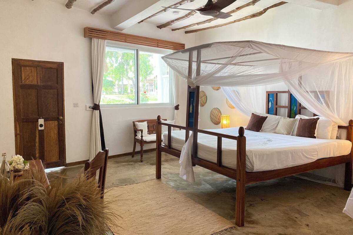 Masai Junior Suite | Minibar, odada kasa, masa, dizüstü bilgisayar çalışma alanı 