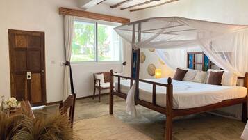 Masai Junior Suite | Minibar, in-room safe, desk, laptop workspace