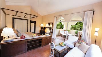 Diamonds Junior Suite with private pool | Minibar, in-room safe, desk, laptop workspace