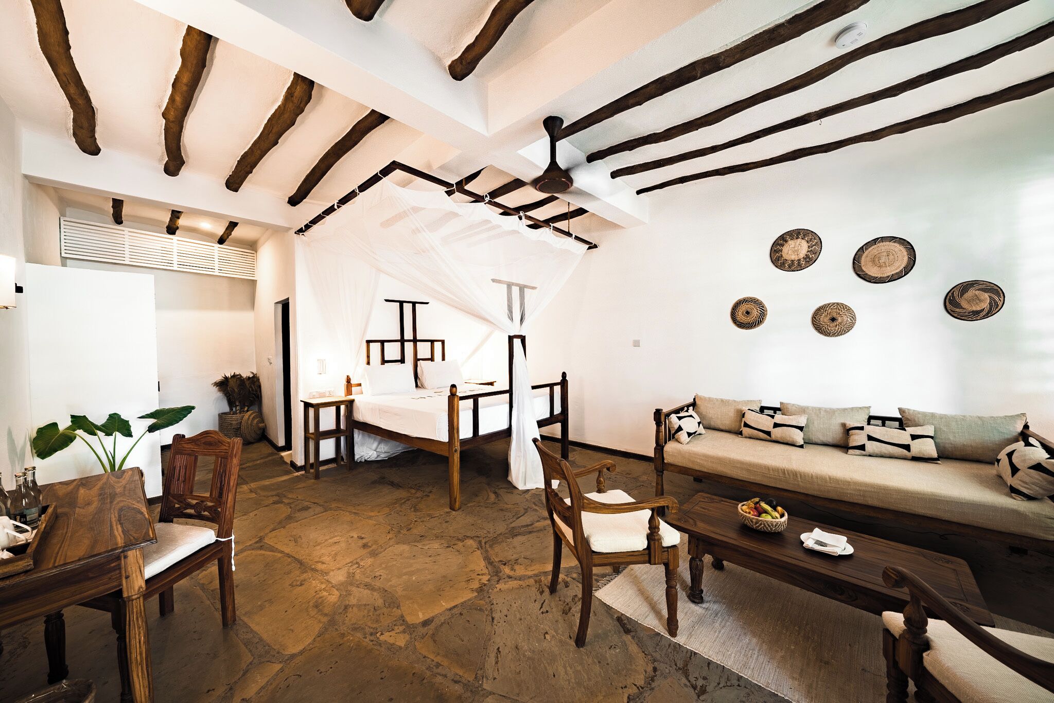 高級客房 | 迷你吧、房內夾萬、書桌、手提電腦工作空間