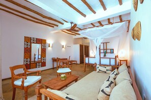 Minibar, in-room safe, desk, laptop workspace - Diamonds Malindi (Malindi)