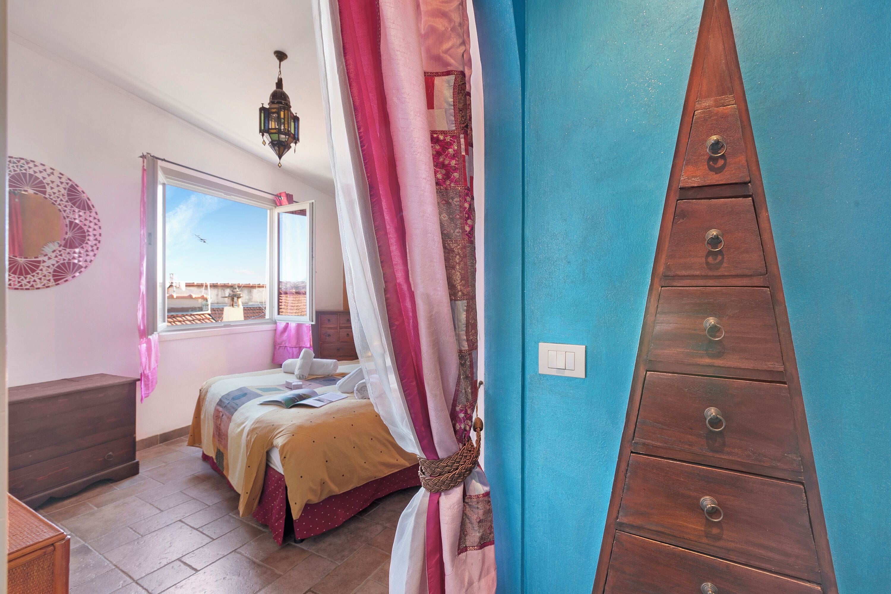 2 dormitorios, tabla de planchar con plancha, wifi gratis y ropa de cama