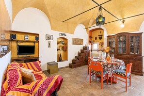 Standard-huoneisto, 2 makuuhuonetta, parveke (Like A Dream in Sanremo, Flat with) | Oleskelualue | Taulutelevisio
