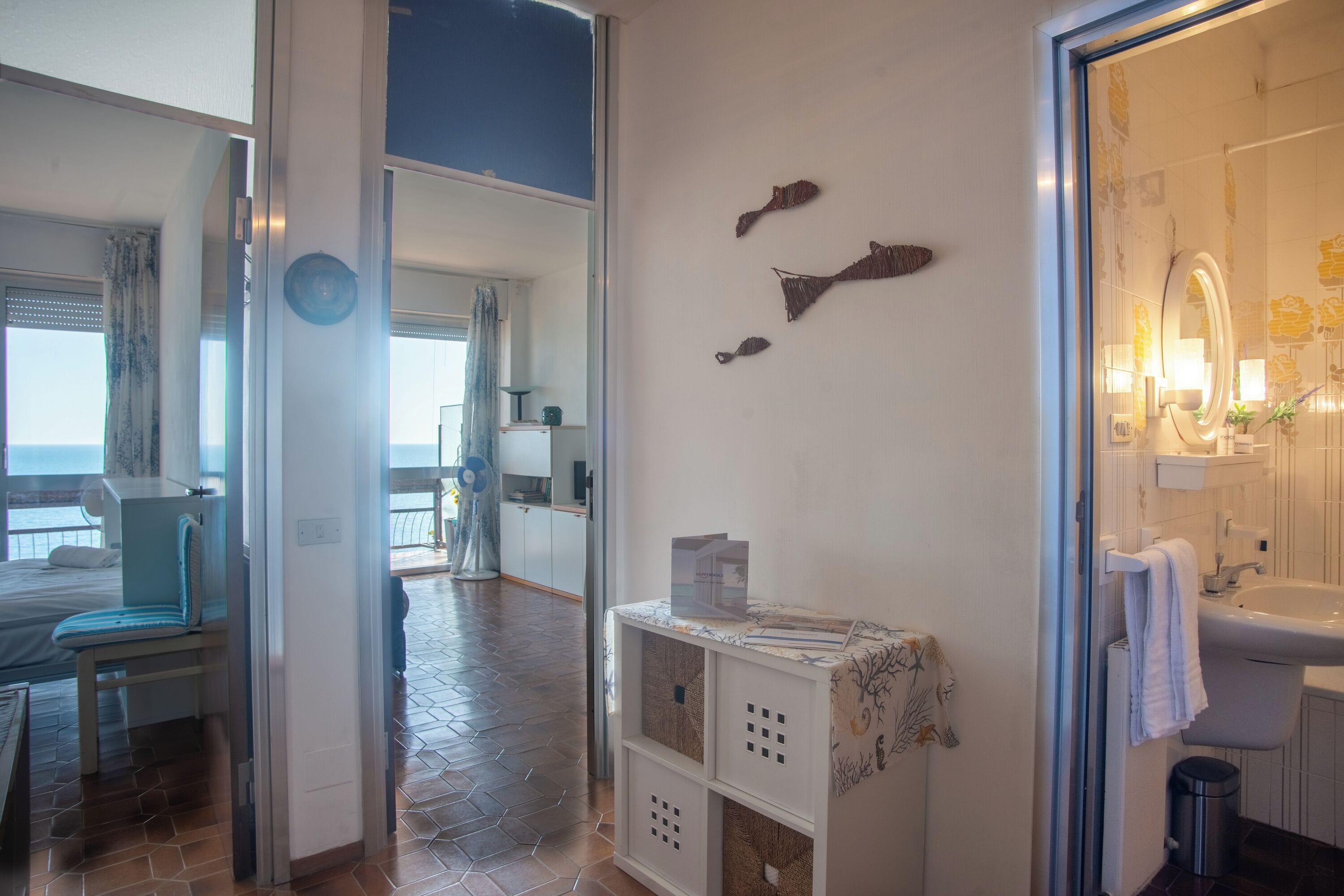 Combined shower/tub, hair dryer, bidet, towels