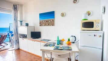 Family Apartment, 1 Bedroom, Balcony (Sole Surf E Relax, Sea-View Balcony) | Private kitchen